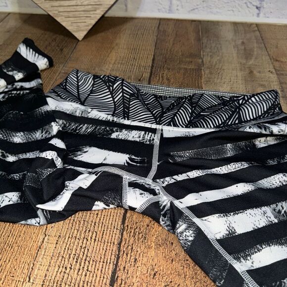 Lululemon Wunder Under Crop II Full-On Luon Shady Palms/Banana/Leaf/Gingham 8 - Picture 12 of 15